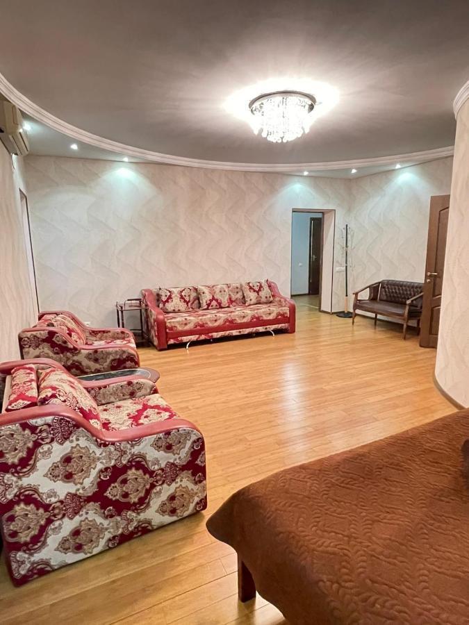 Appartamento Knijny Gorod Almaty Esterno foto